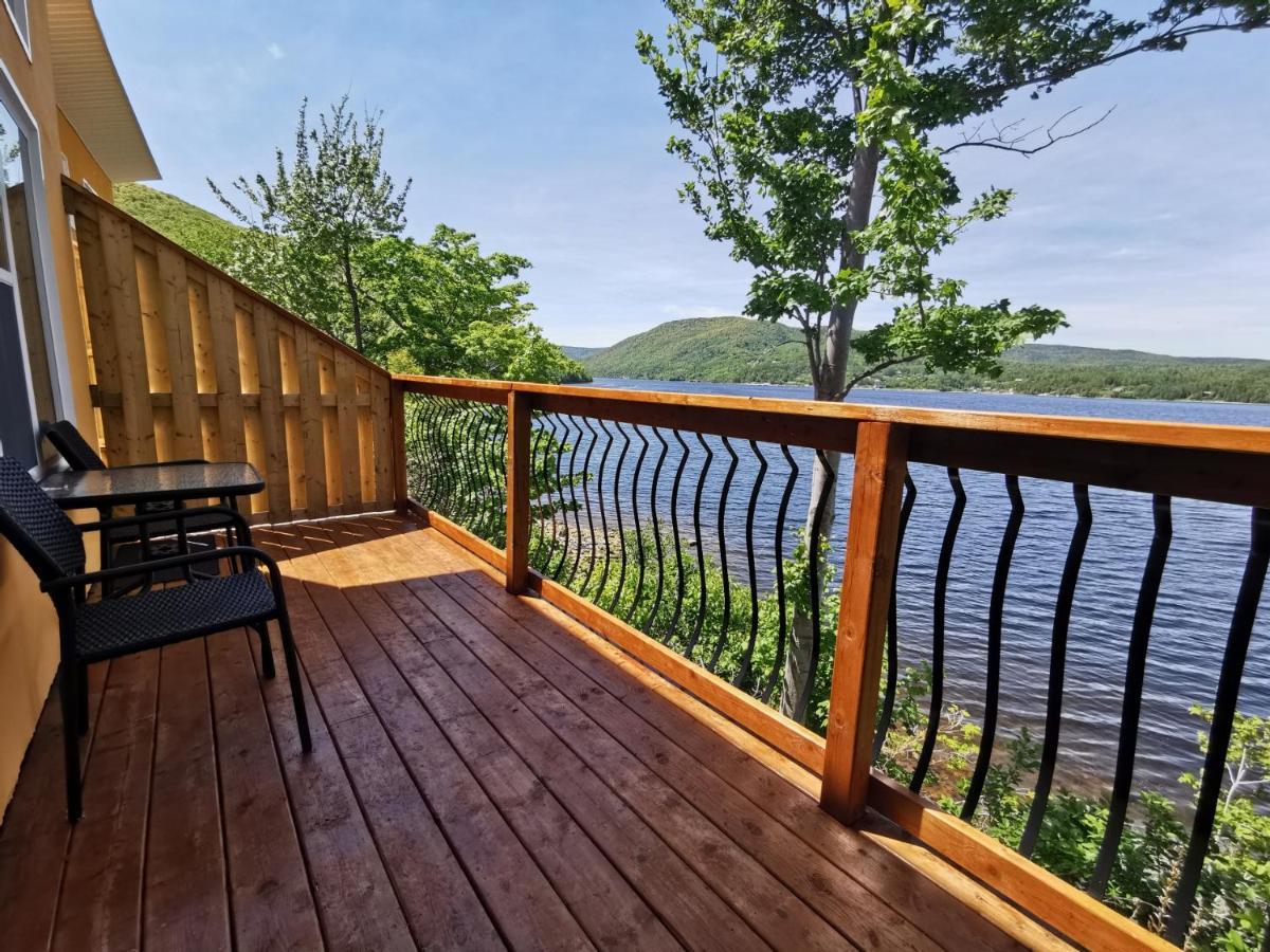 Knotty Pine Ocean Front Suite - Adults Only Ingonish Eksteriør billede