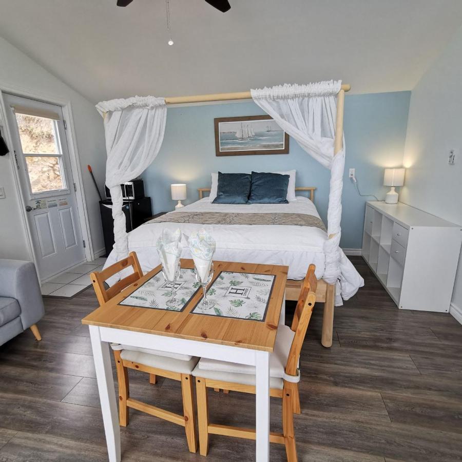 Knotty Pine Ocean Front Suite - Adults Only Ingonish Eksteriør billede
