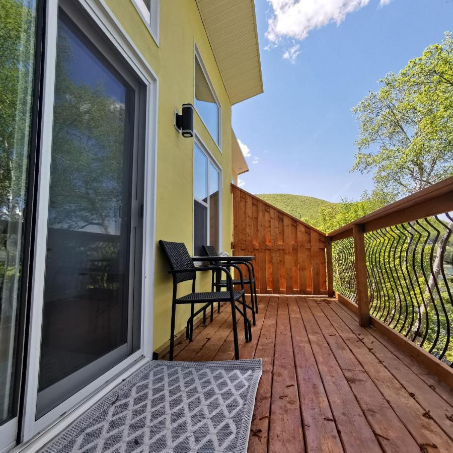 Knotty Pine Ocean Front Suite - Adults Only Ingonish Eksteriør billede