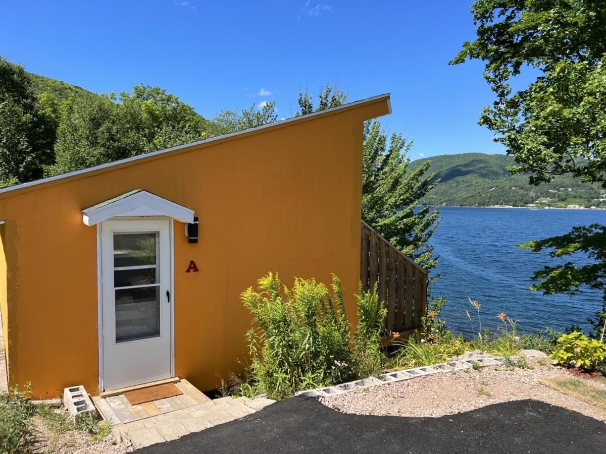 Knotty Pine Ocean Front Suite - Adults Only Ingonish Eksteriør billede