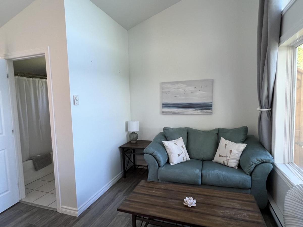 Knotty Pine Ocean Front Suite - Adults Only Ingonish Eksteriør billede