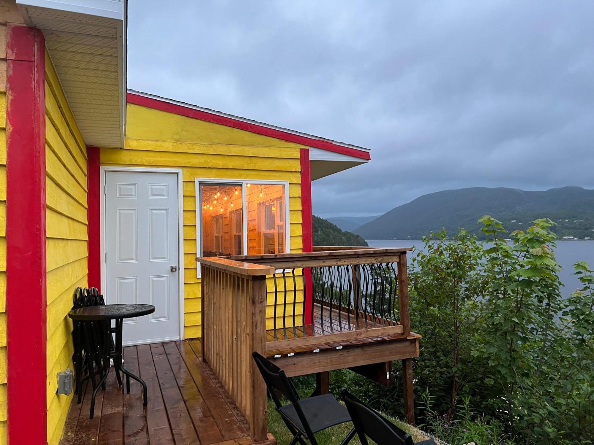 Knotty Pine Ocean Front Suite - Adults Only Ingonish Eksteriør billede
