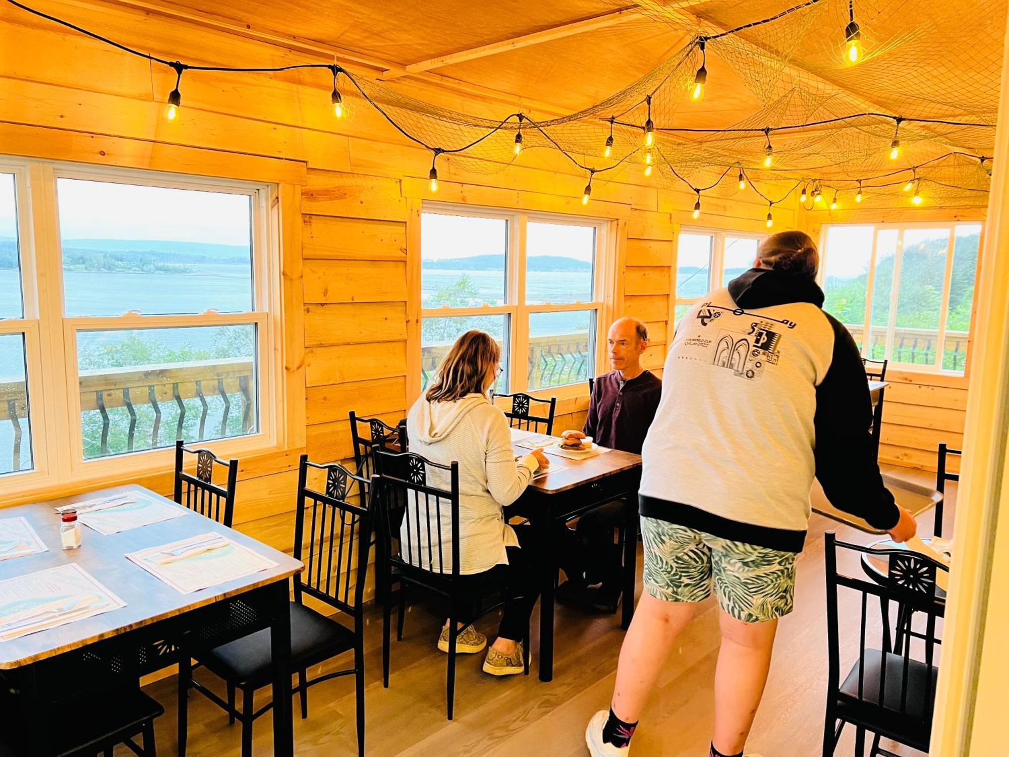 Knotty Pine Ocean Front Suite - Adults Only Ingonish Eksteriør billede